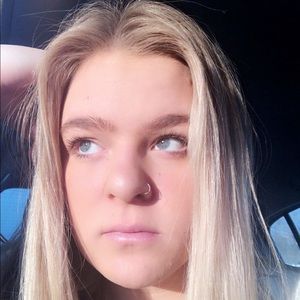 Meet your Posher, Ella